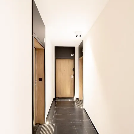 Glow Apartments, Zaspavita